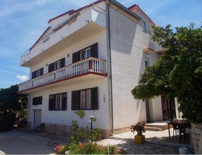 Apartments Tara Ražanac Exterior foto