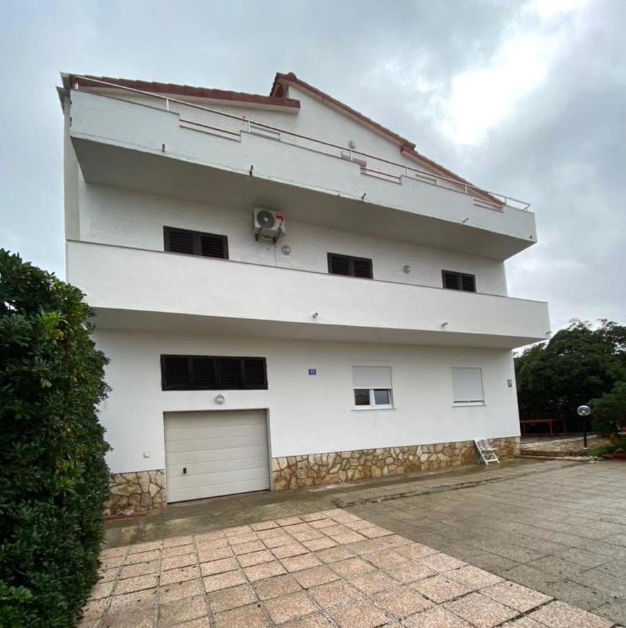 Apartments Tara Ražanac Exterior foto