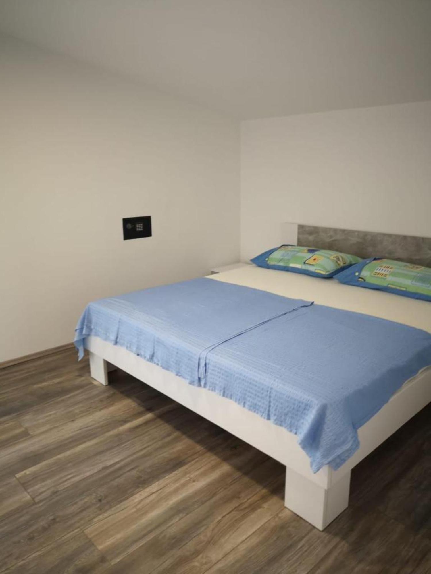 Apartments Tara Ražanac Habitación foto
